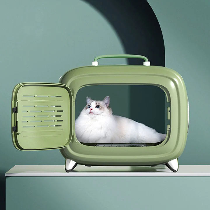 opening a bubble window of TV Shape Capsule Cat Carrier